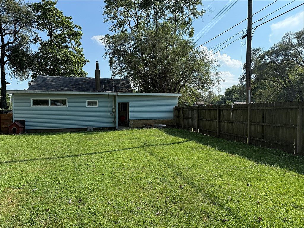 617 W Washington St Paris, IL 61944 - Thumbnail 4