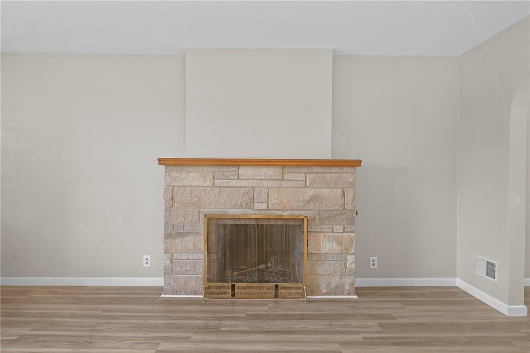 643 E Court St Paris, IL 61944 - Thumbnail 4