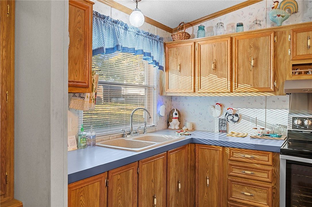 225 S High St Paris, IL 61944 - Thumbnail 4