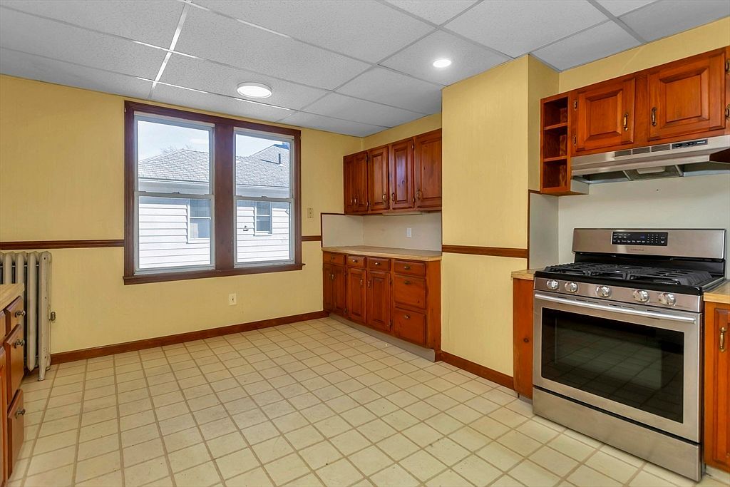 25-27 Elmwood Ave Holyoke, MA 01040 - Thumbnail 4