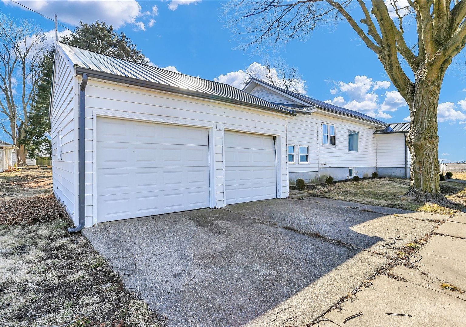 301 S Douglas St Villa Grove, IL 61956 - Thumbnail 4