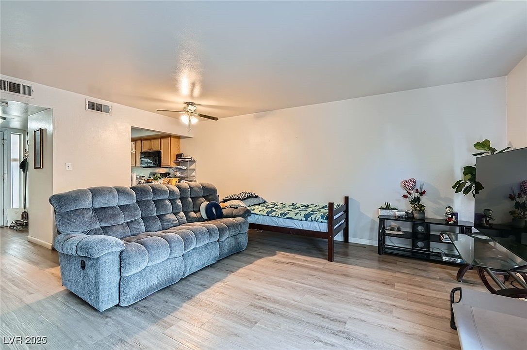 4259 Kona Coast Way Las Vegas, NV 89121 - Thumbnail 4