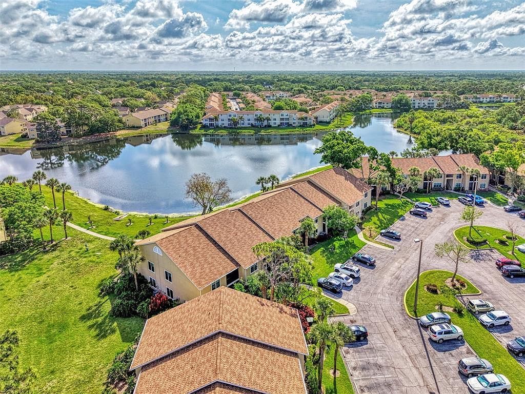 4045 Crockers Lake Blvd #11 Sarasota, FL 34238 - Thumbnail 4