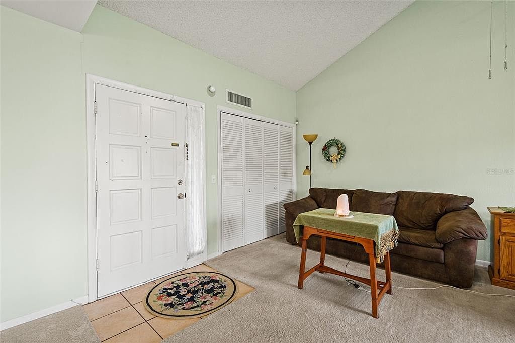 4138 Pinelake Ln APT 201 Tampa, FL 33618 - Thumbnail 4