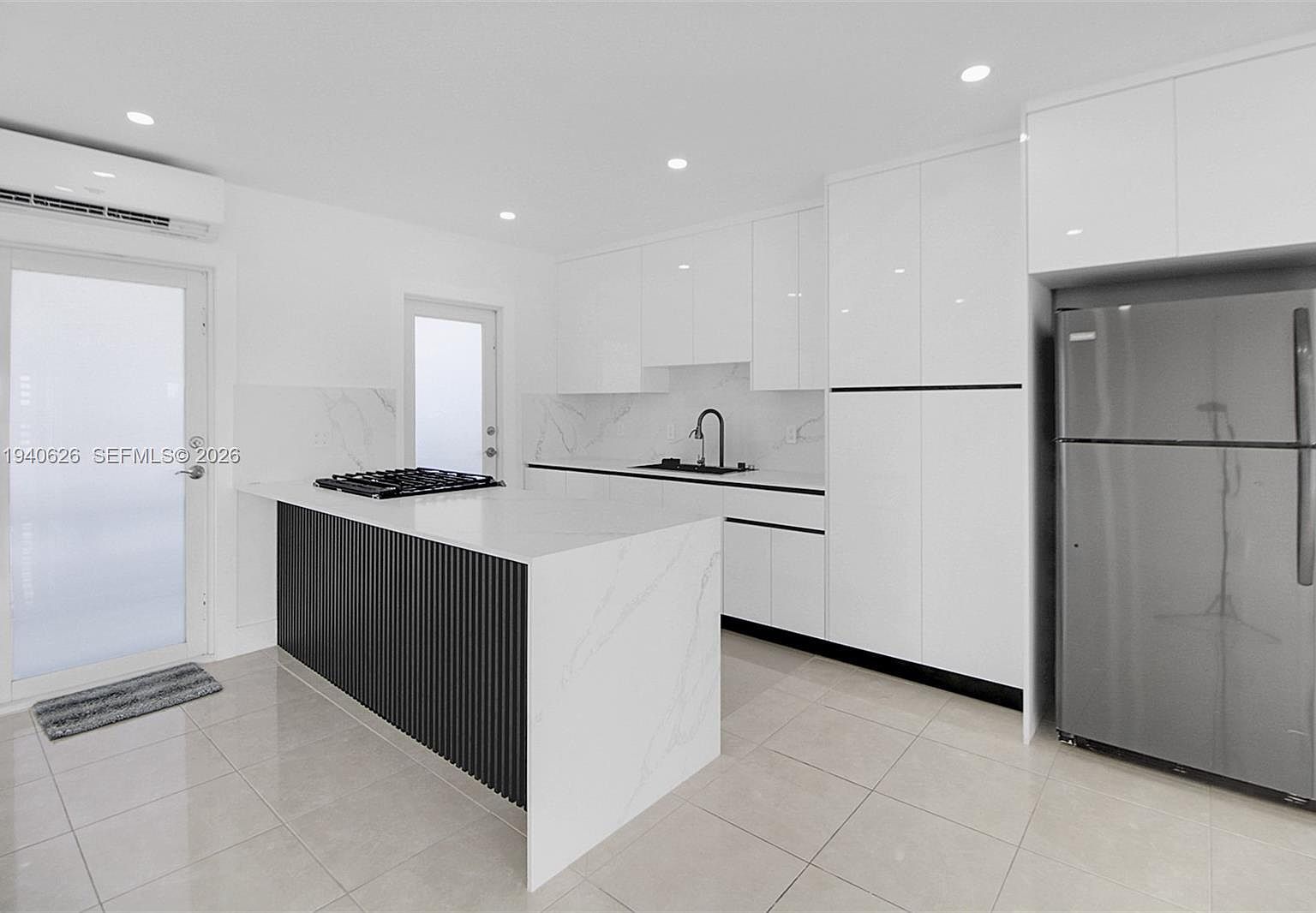 2700 NE 135th St APT 12 North Miami, FL 33181 - Thumbnail 4