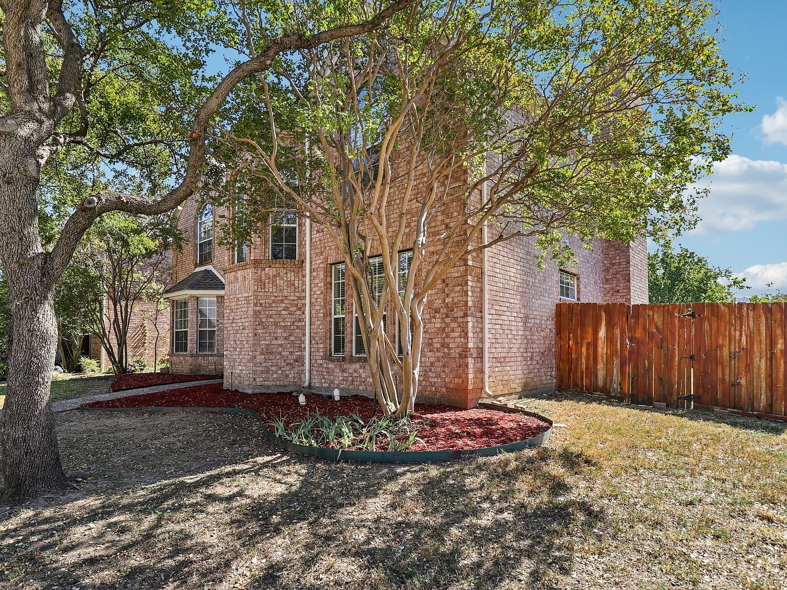 1429 Indian Spgs Carrollton, TX 75007 - Thumbnail 4