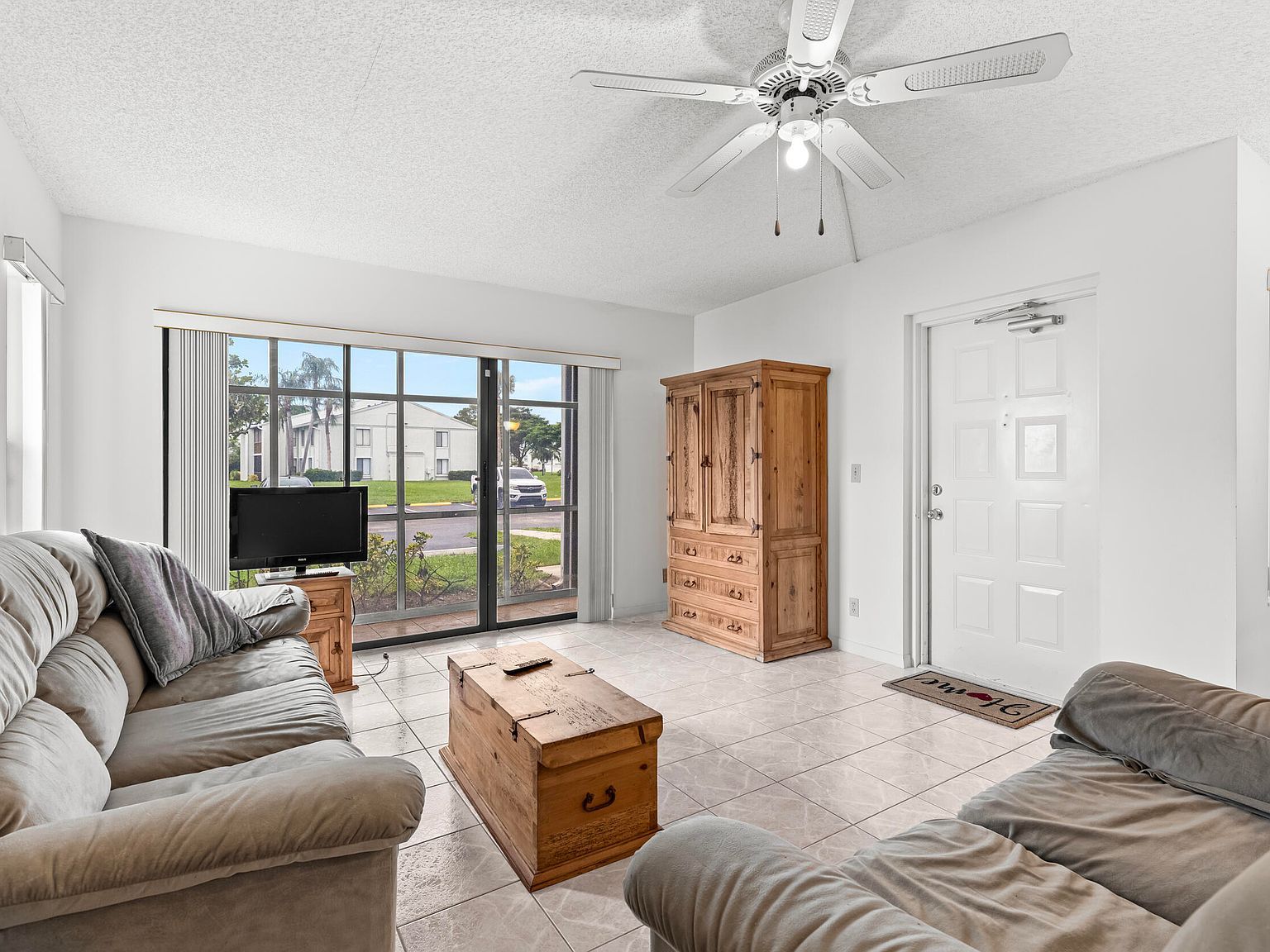 3664 Alder Dr APT D1 West Palm Beach, FL 33417 - Thumbnail 4