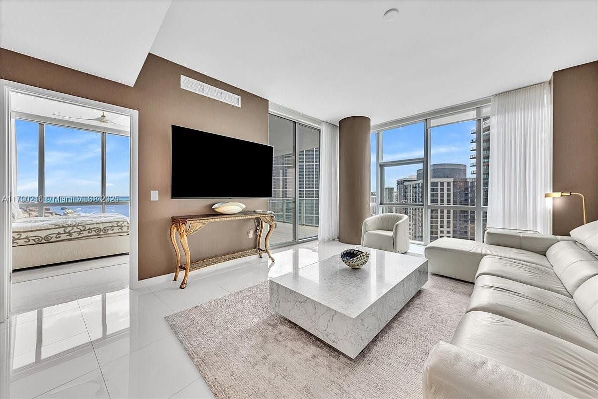 851 NE 1st Ave #3711 Miami, FL 33132 - Thumbnail 4