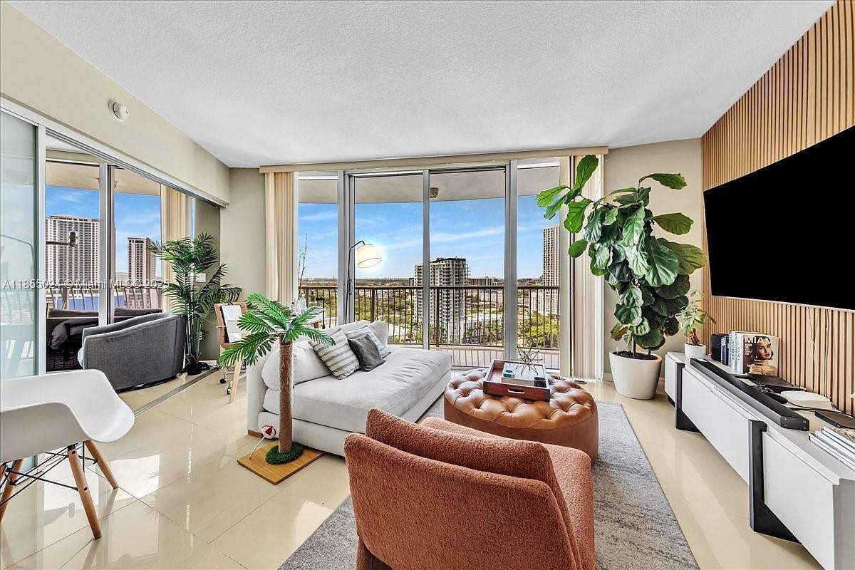 1750 N Bayshore Dr APT 2015 Miami, FL 33132 - Thumbnail 4