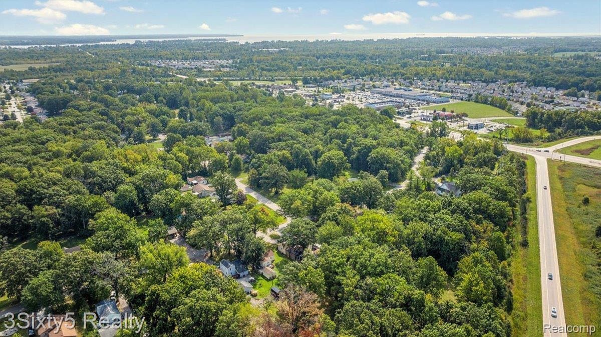 20223 Newman Dr Brownstown, MI 48183 - Thumbnail 4