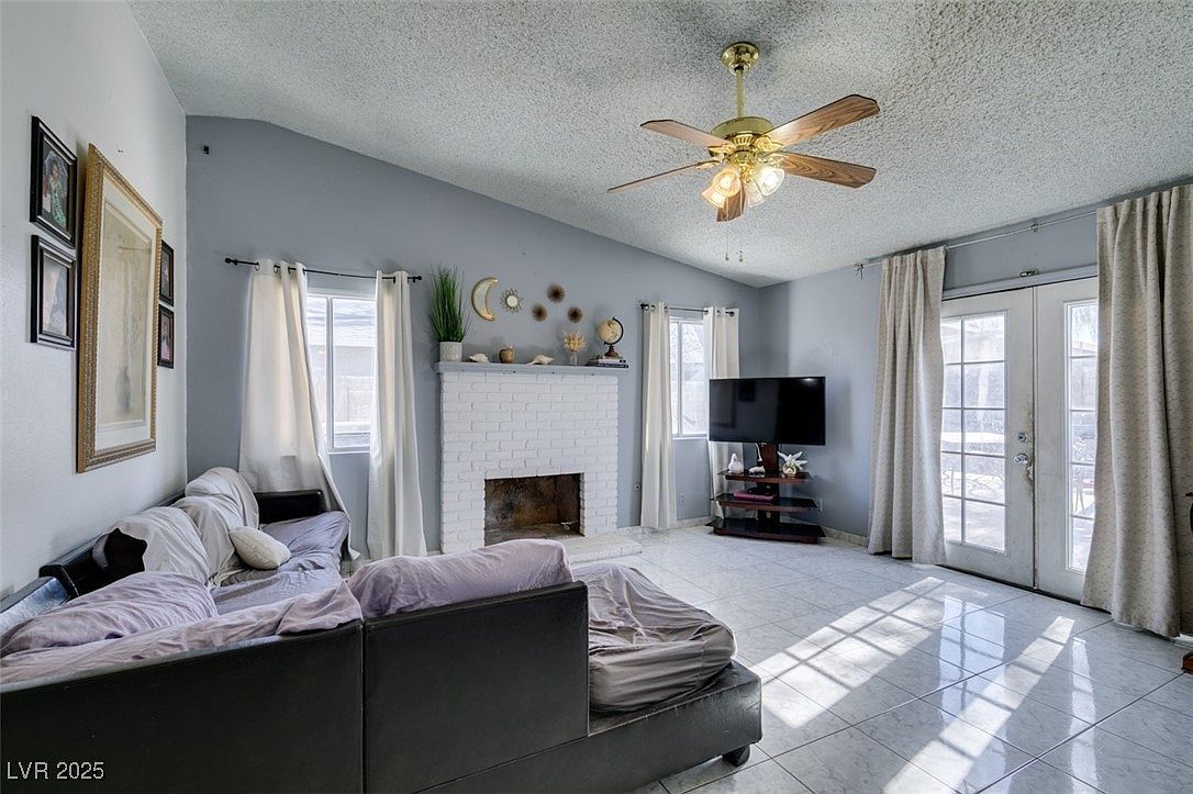 1816 N Torrey Pines Dr Las Vegas, NV 89108 - Thumbnail 4