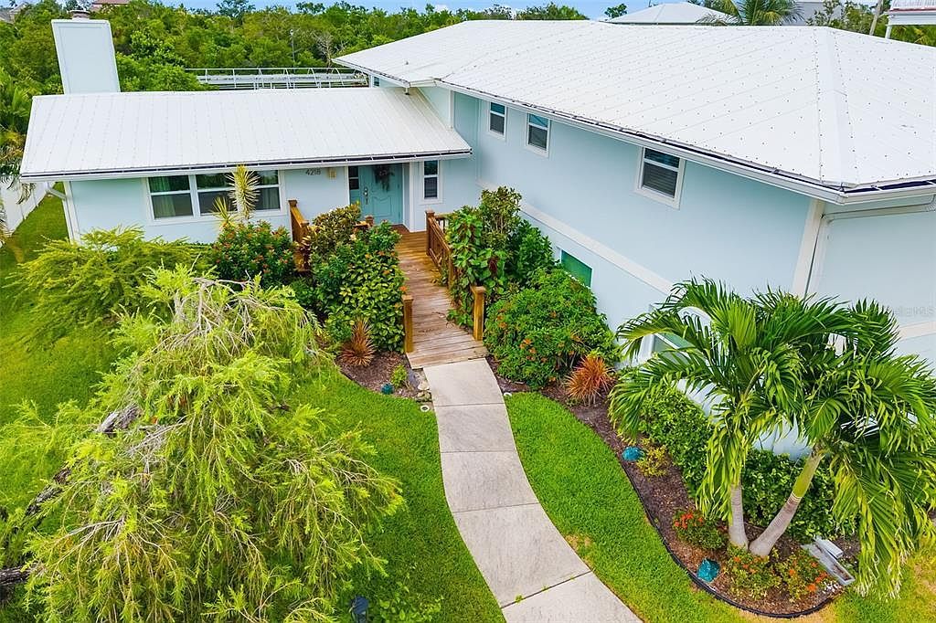 4218 Pompano Ln Palmetto, FL 34221 - Thumbnail 4