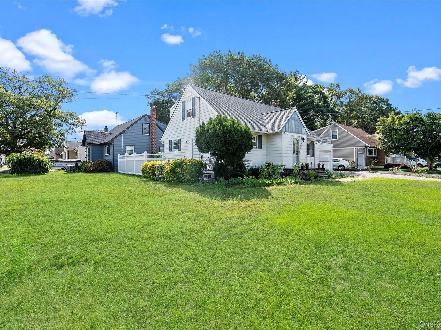 304 Unqua Rd Massapequa, NY 11758 - Thumbnail 4