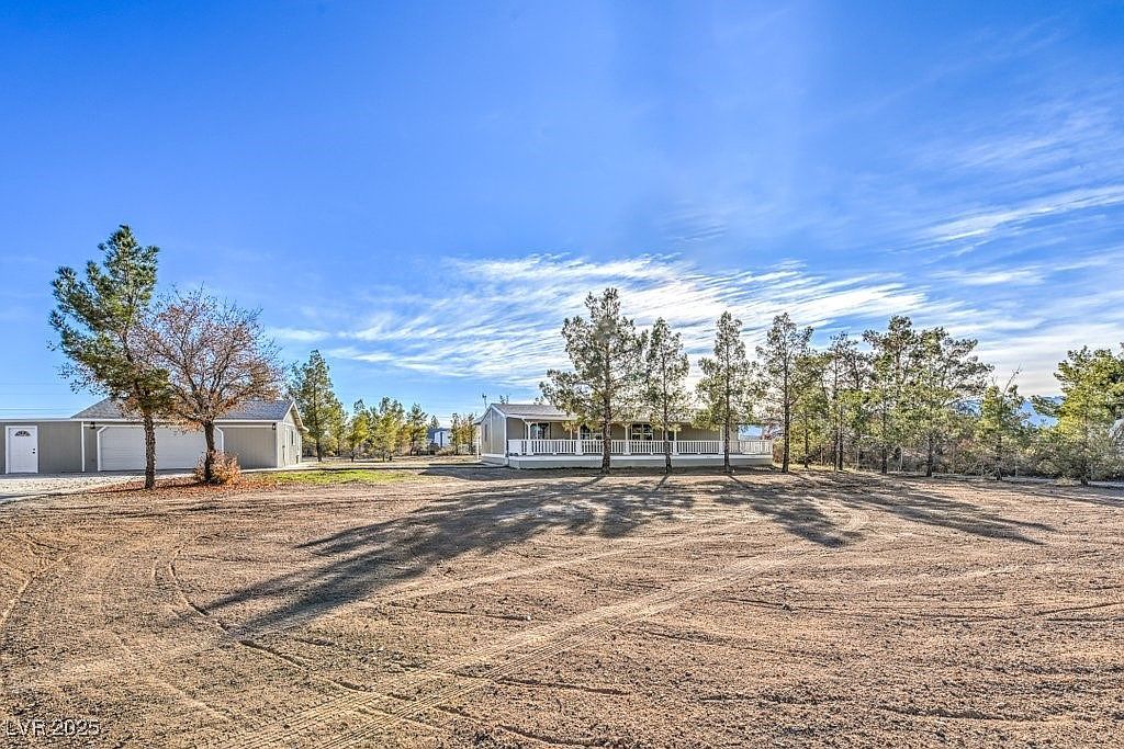 261 E Falcon St Pahrump, NV 89048 - Thumbnail 4