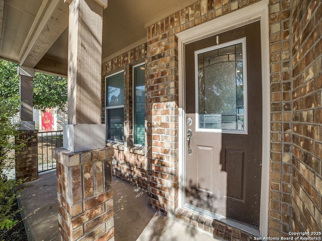 1306 Hummingbird San Antonio, TX 78245 - Thumbnail 4