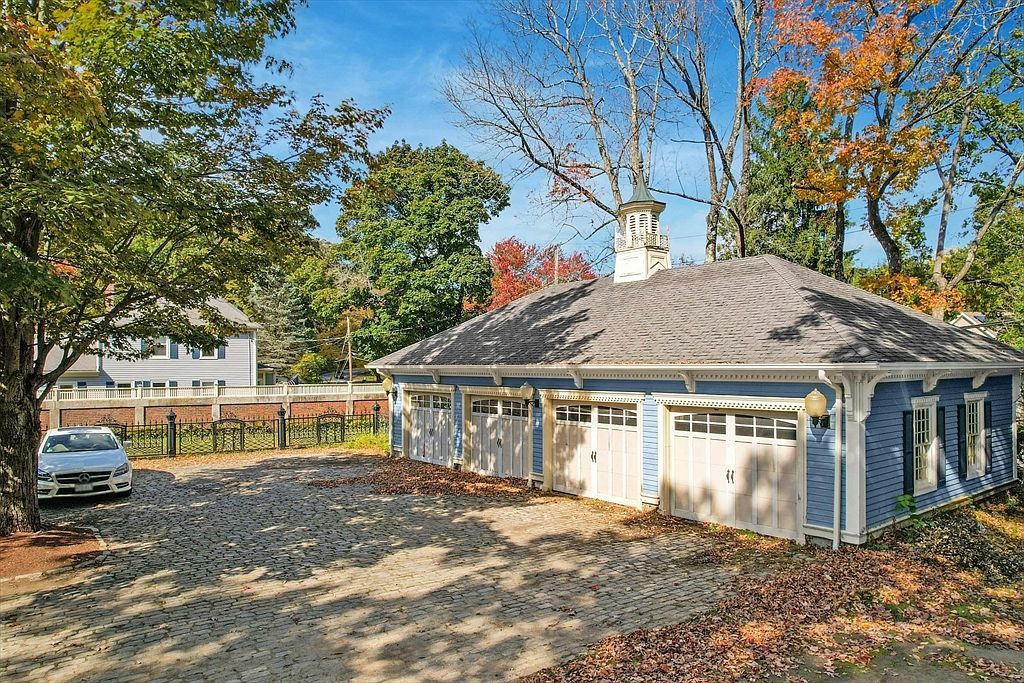 667 Grove St Worcester, MA 01605 - Thumbnail 4