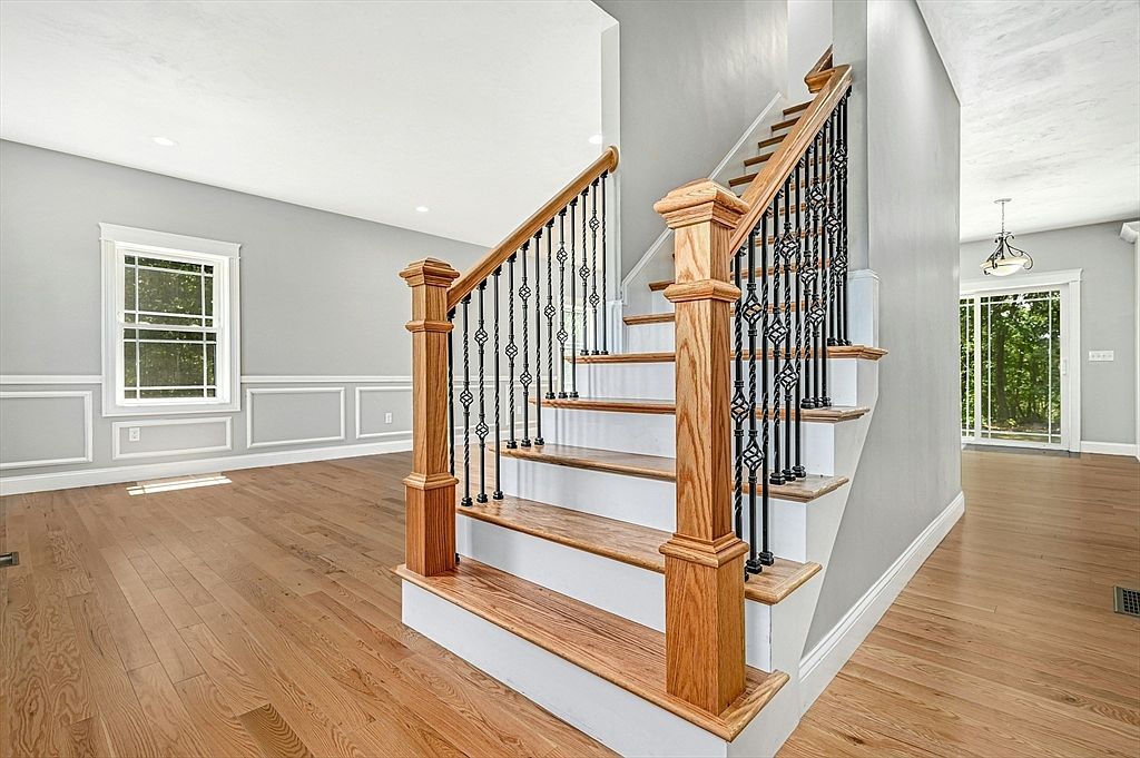 502 Pine St Leicester, MA 01524 - Thumbnail 4