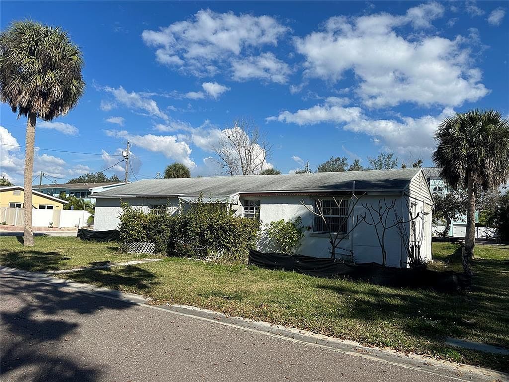 1811 2nd St Indian Rocks Beach, FL 33785 - Thumbnail 4