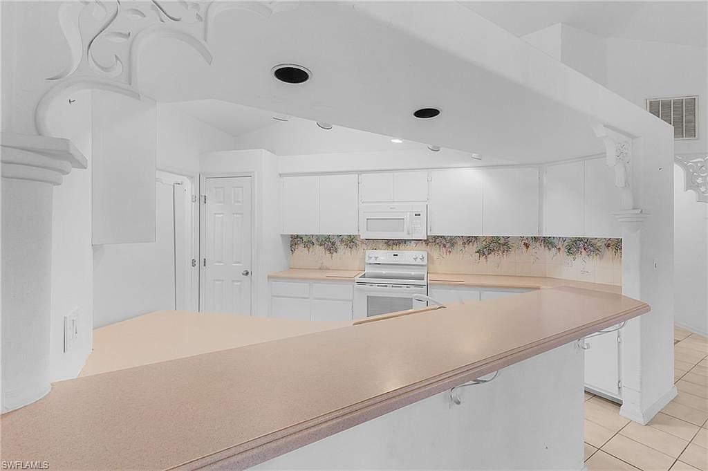 9439 Palm Island Cir North Fort Myers, FL 33903 - Thumbnail 4