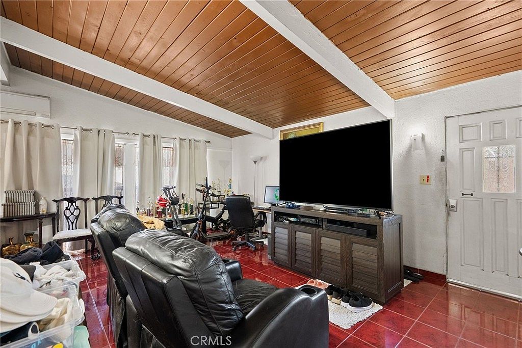 11819 Chivers Ave Pacoima, CA 91331 - Thumbnail 4