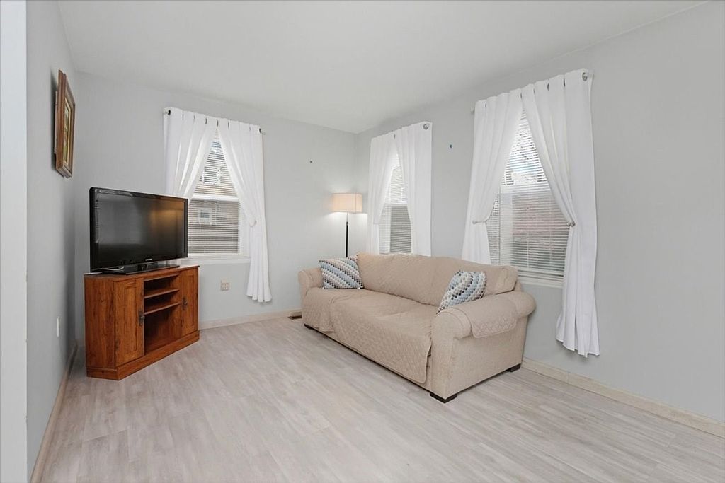 2 Leonard Ct Boston, MA 02122 - Thumbnail 4