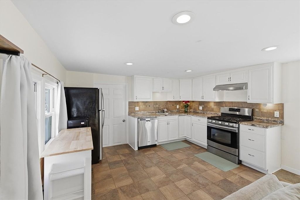 5 Alpine St Rockland, MA 02370 - Thumbnail 4