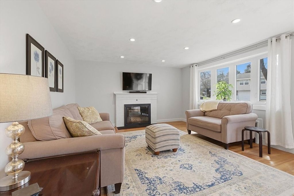 80 Willard St Dedham, MA 02026 - Thumbnail 4