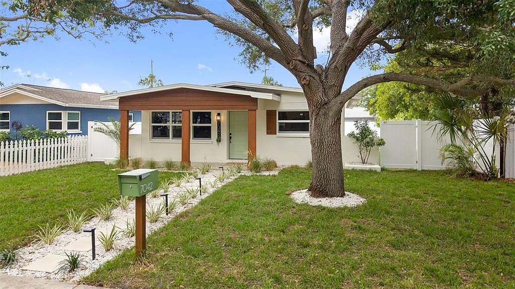 7042 Dartmouth Ave N Saint Petersburg, FL 33710 - Thumbnail 4