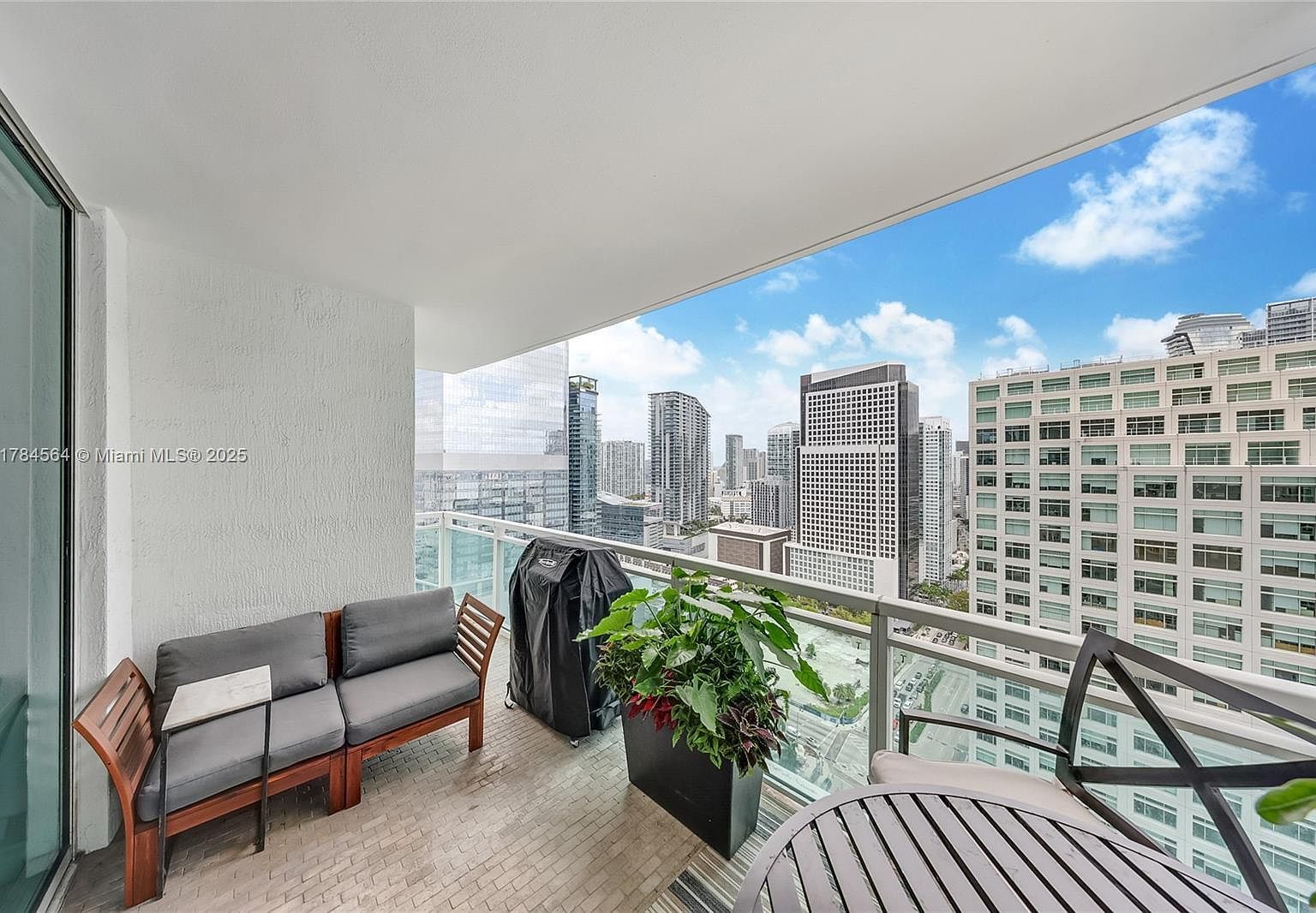 951 Brickell Ave APT 3201 Miami, FL 33131 - Thumbnail 4