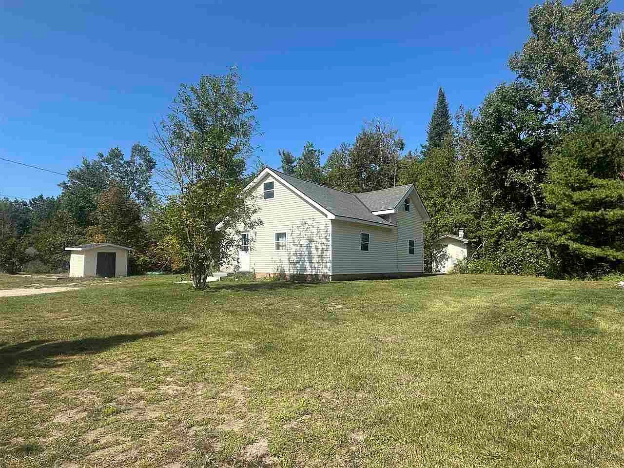 8843 Blumke Rd Alanson, MI 49706 - Thumbnail 4