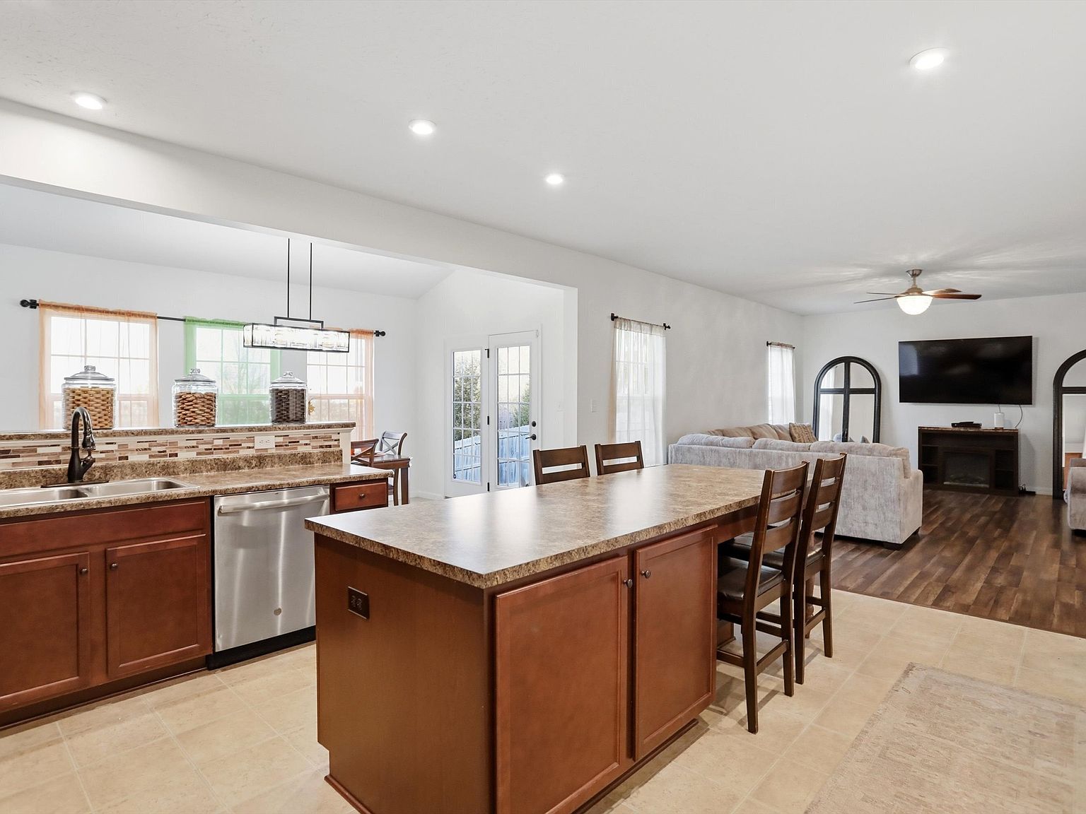 556 Dietz Dr Greenwood, IN 46143 - Thumbnail 4