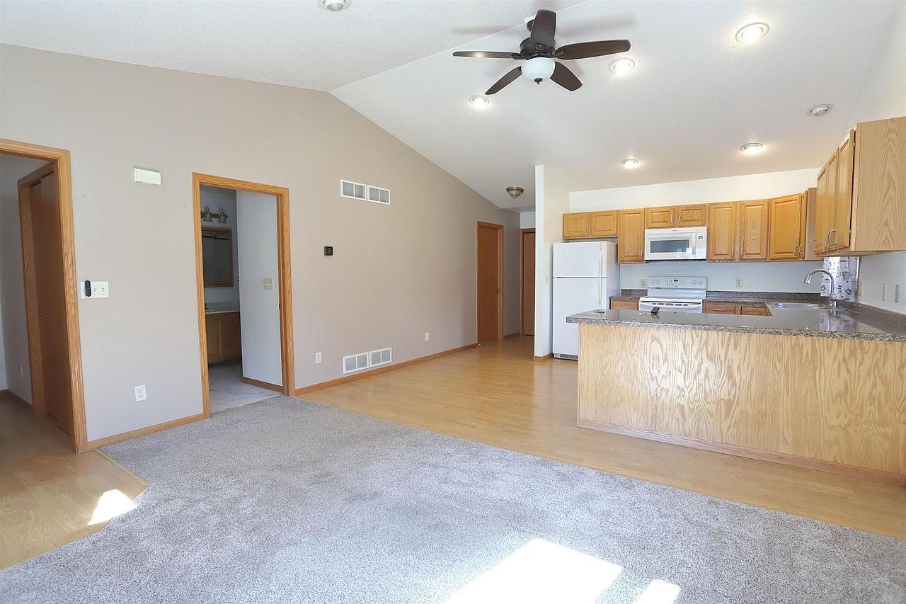 702 W 2nd St Necedah, WI 54646 - Thumbnail 4