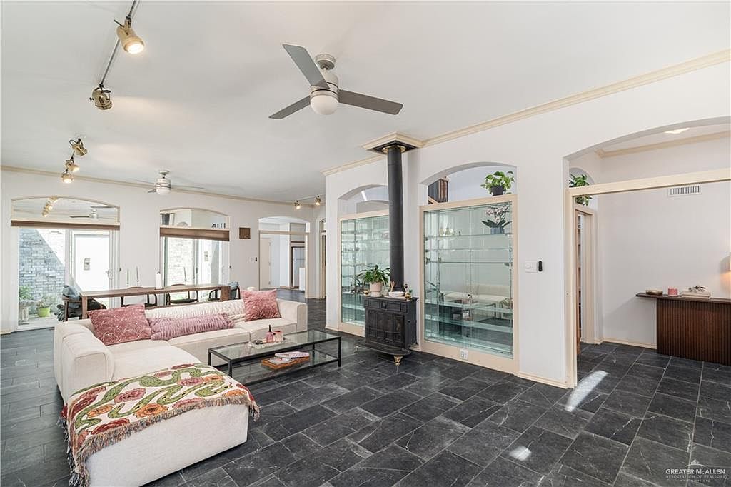 1002 S Border Ave Weslaco, TX 78596 - Thumbnail 4