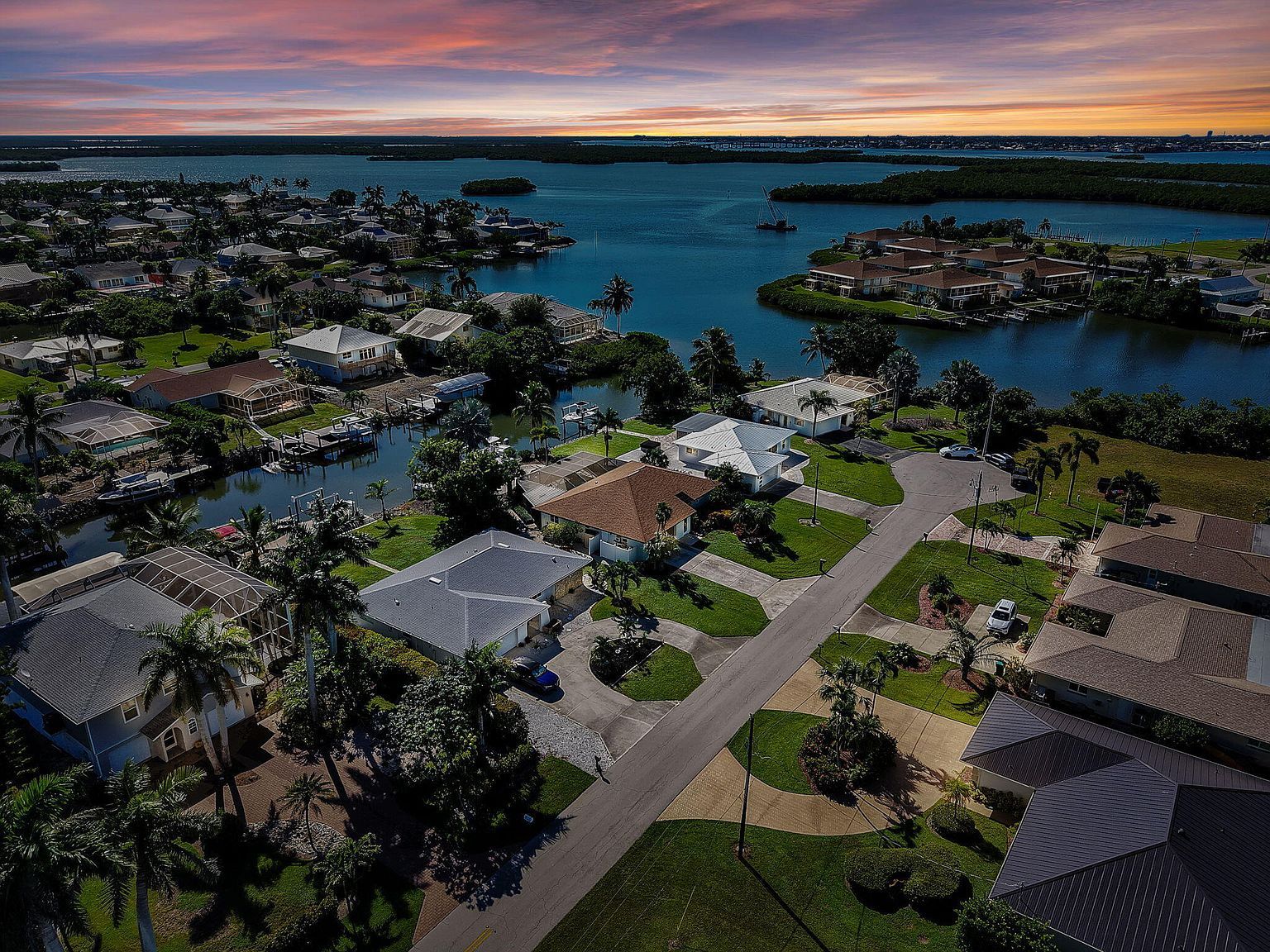 405 Grenada Ave Naples, FL 34113 - Thumbnail 4