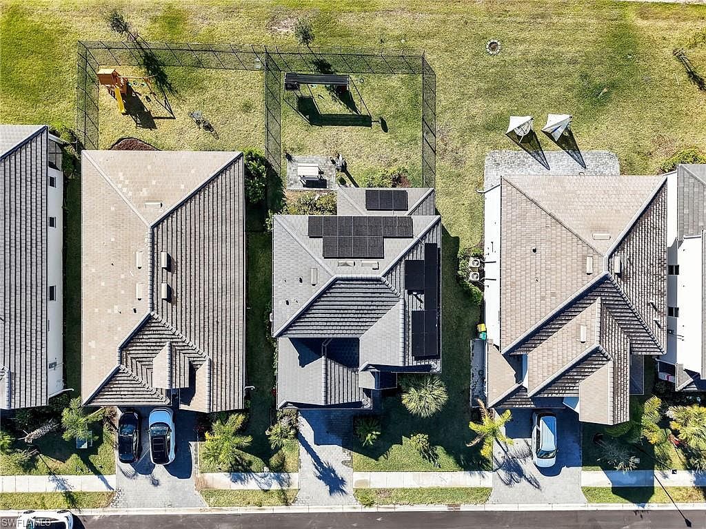 2270 Avocado Ln Naples, FL 34120 - Thumbnail 4