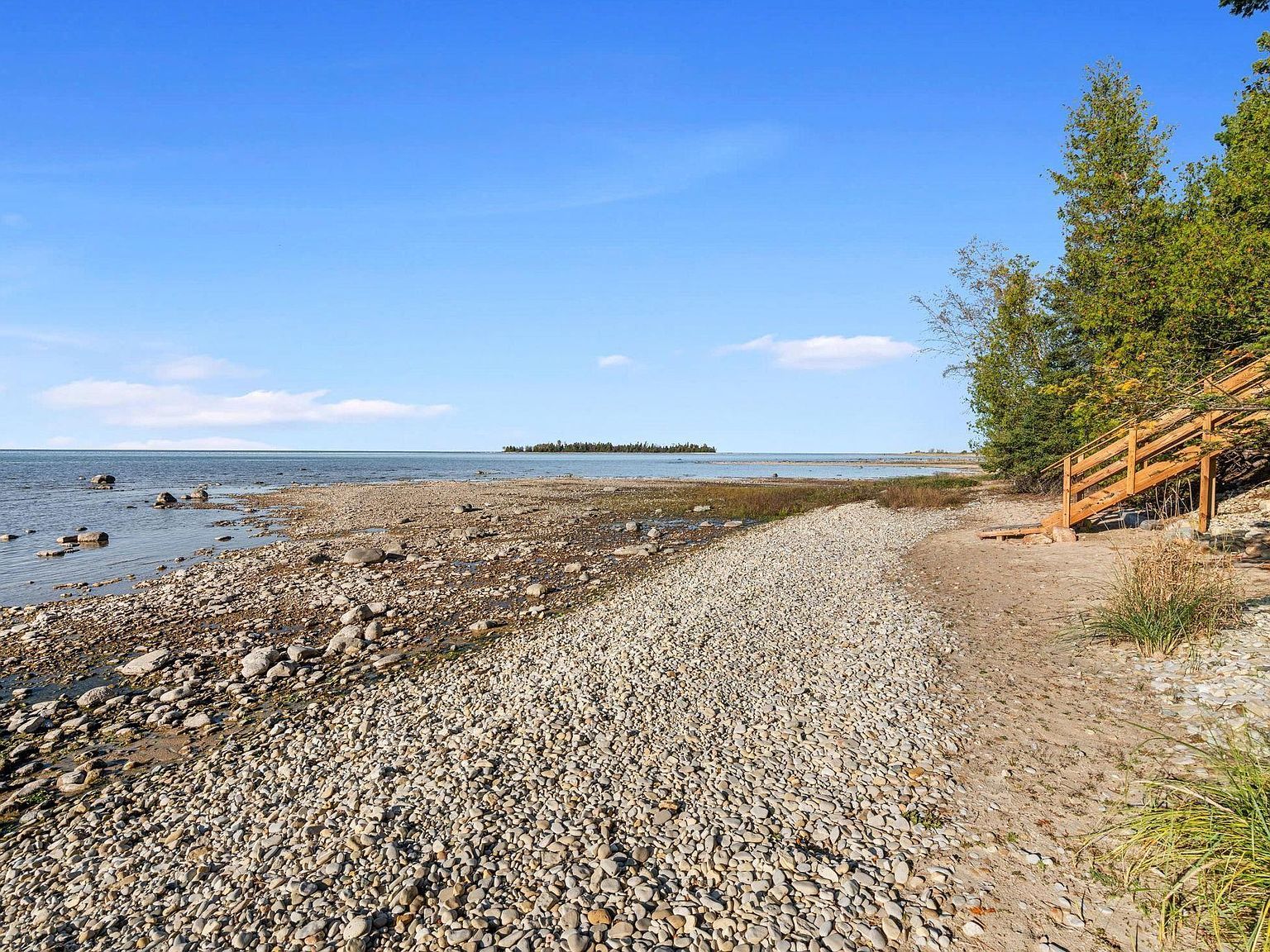 4903 Lake Shore Dr Charlevoix, MI 49720 - Thumbnail 4