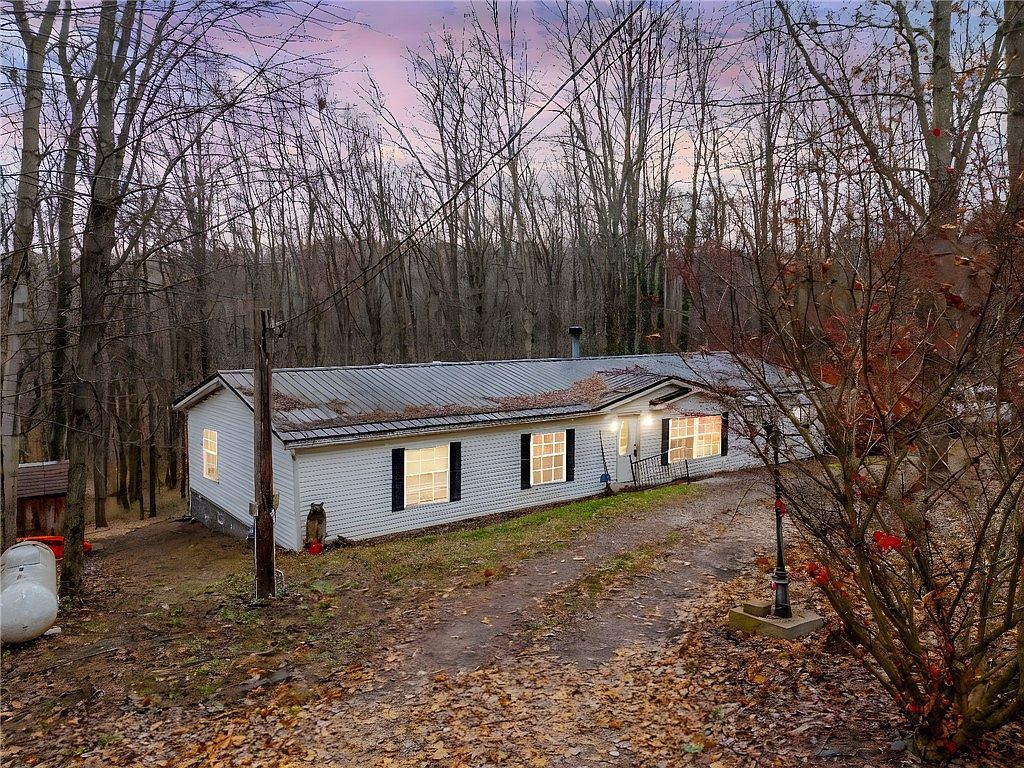 229 Connoquenessing Dr Evans City, PA 16033 - Thumbnail 4