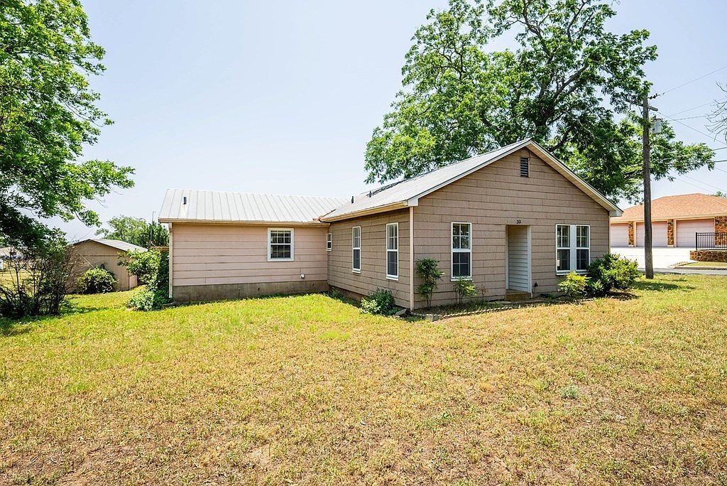 201 E Highway St Fredericksburg, TX 78624 - Thumbnail 4