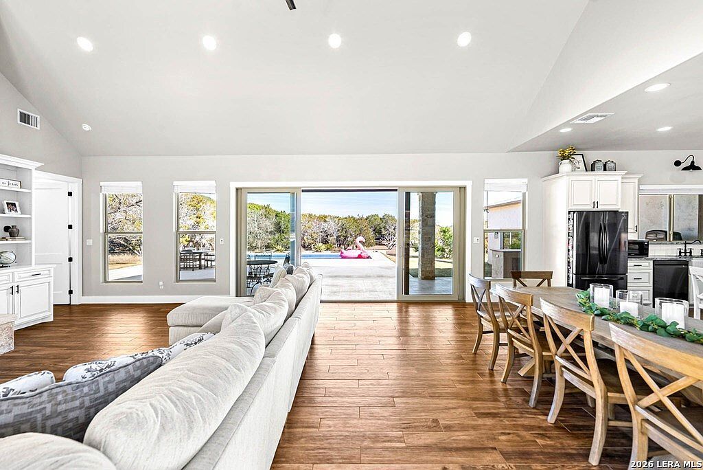 491 Stablewood Ln Kerrville, TX 78028 - Thumbnail 4