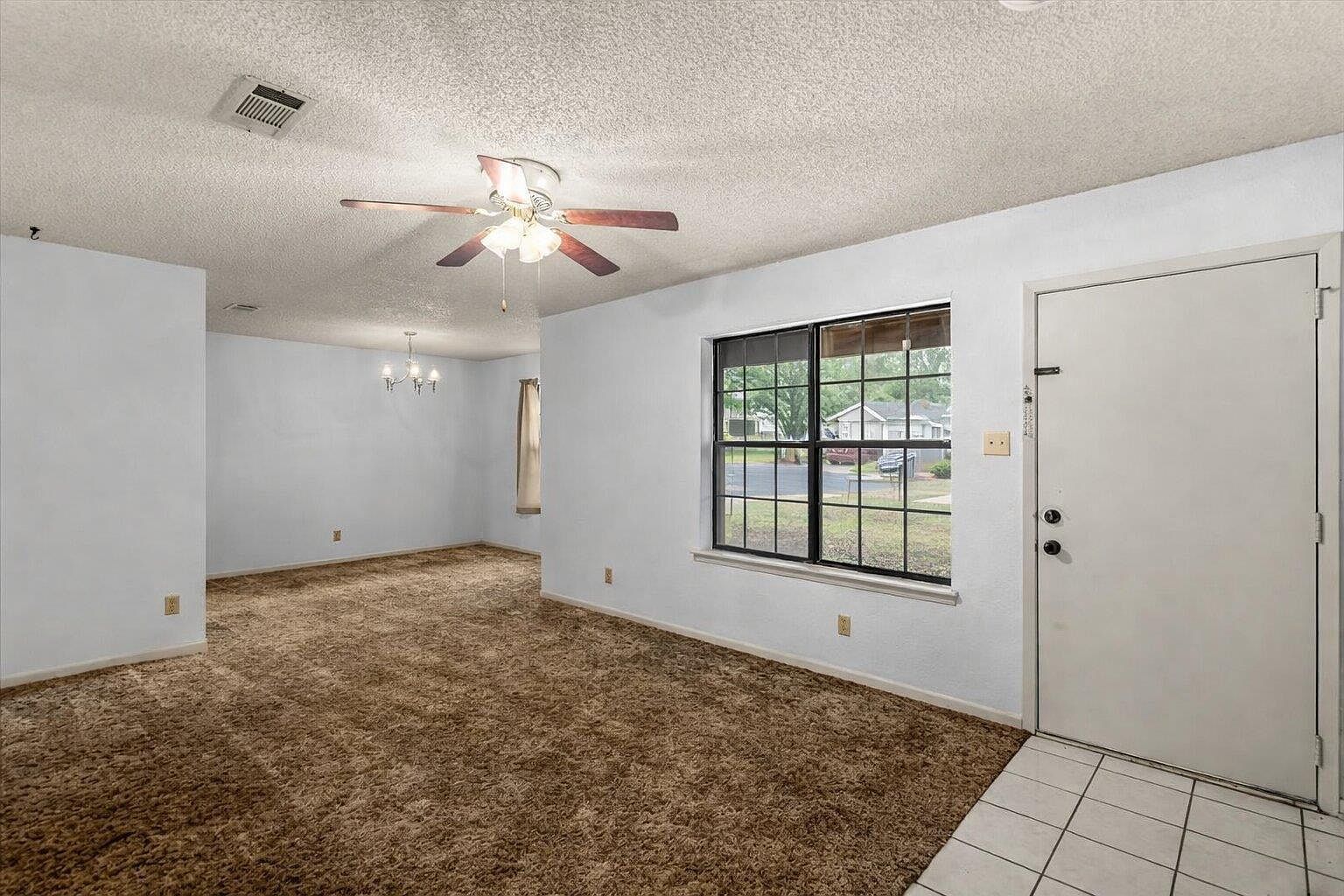 310 McClendon Dr Elgin, TX 78621 - Thumbnail 4