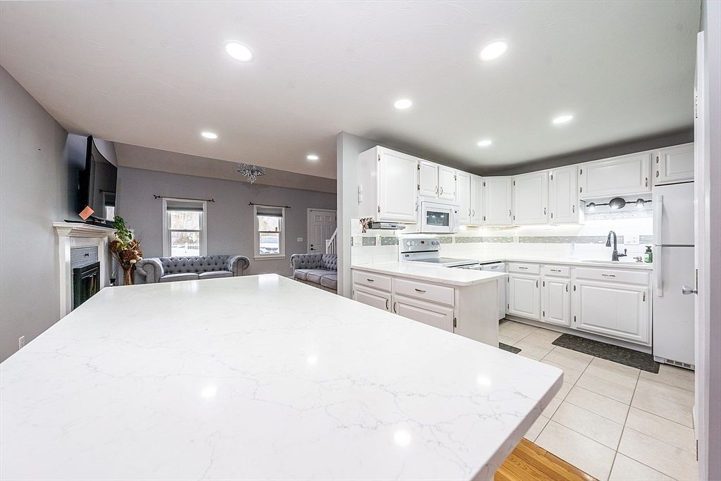 51 Larch Ln Barnstable, MA 02630 - Thumbnail 4