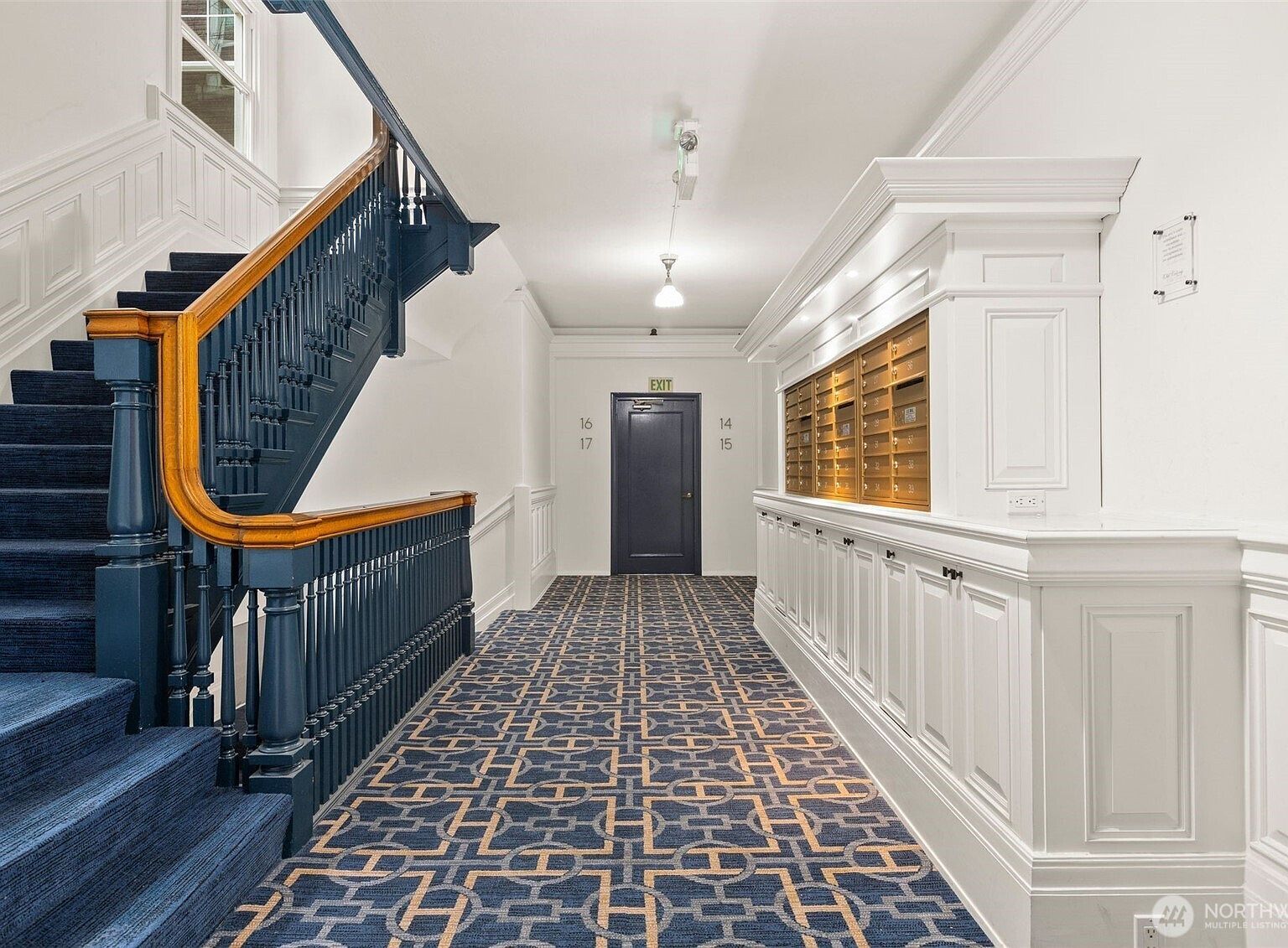 615 Boren Ave APT 6 Seattle, WA 98104 - Thumbnail 4