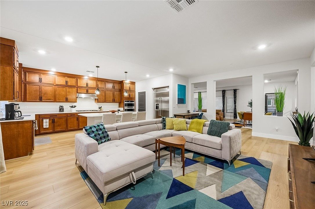 7085 Sunland Hills Ave Las Vegas, NV 89113 - Thumbnail 4