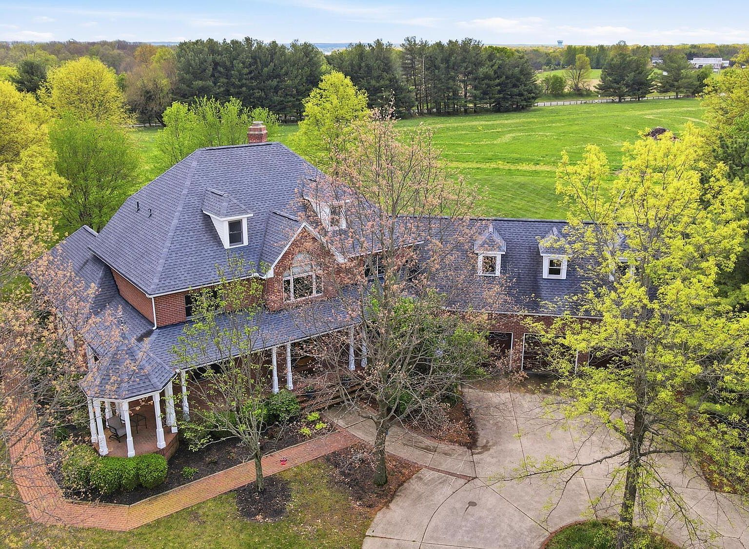 8290 Dustin Rd Galena, OH 43021 - Thumbnail 4