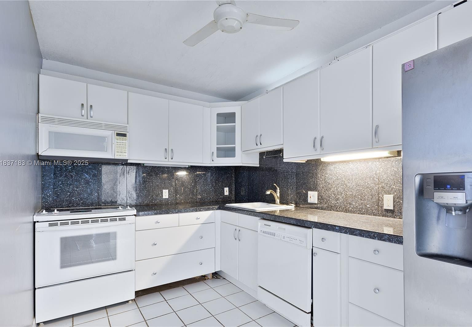 20379 W Country Club Dr APT 2636 Aventura, FL 33180 - Thumbnail 4