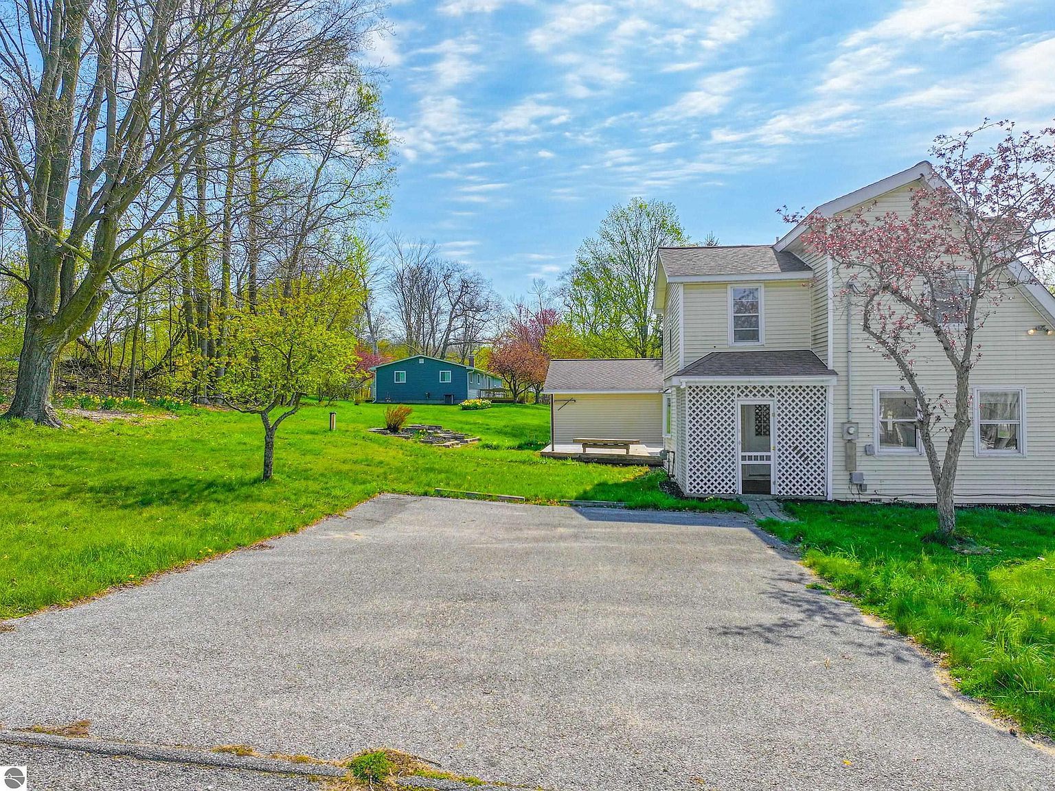 8377 Zosel St Onekama, MI 49675 - Thumbnail 4