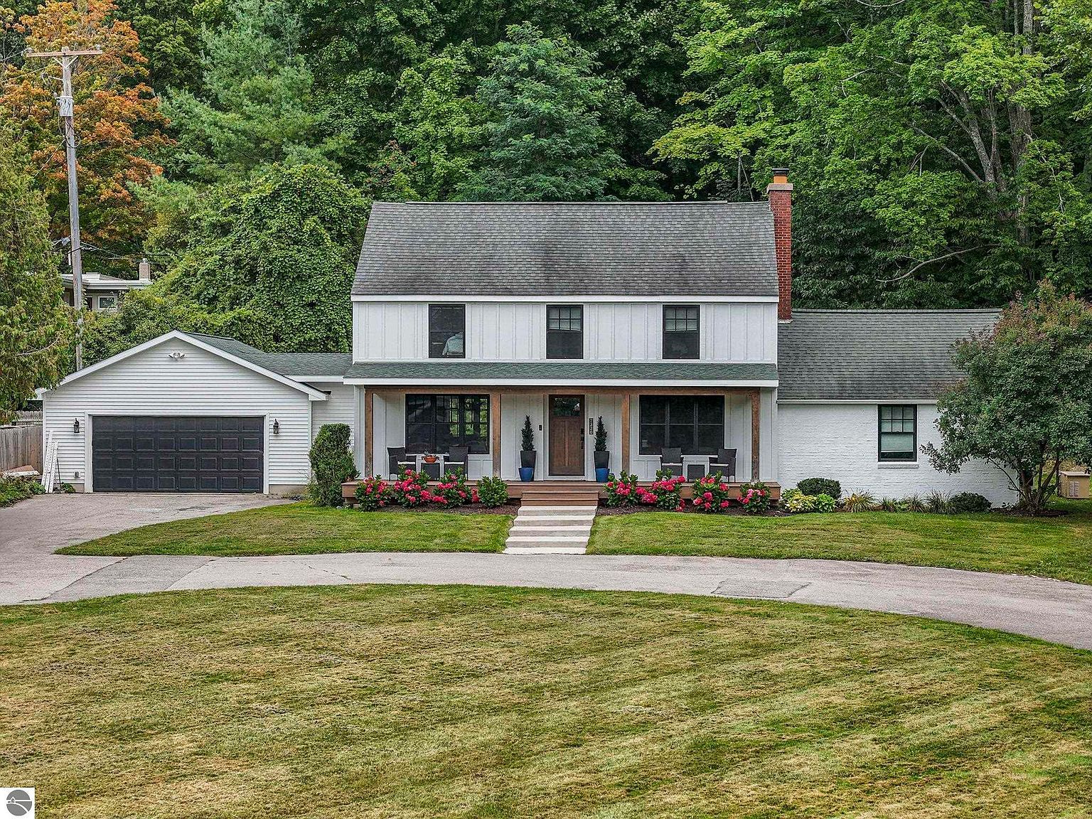 7320 Peninsula Dr Traverse City, MI 49686 - Thumbnail 4