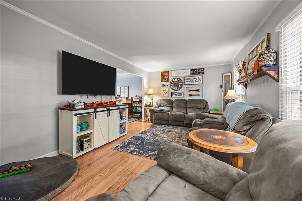 5809 Carriage Ln Greensboro, NC 27410 - Thumbnail 4