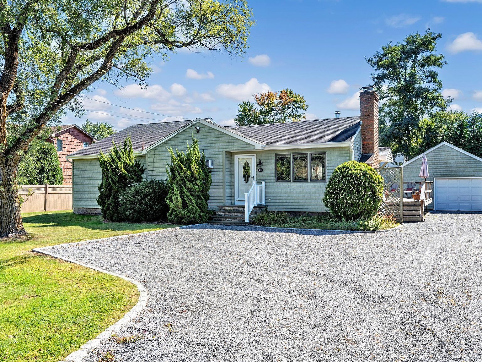 481 Peconic Bay Blvd Riverhead, NY 11901 - Thumbnail 4