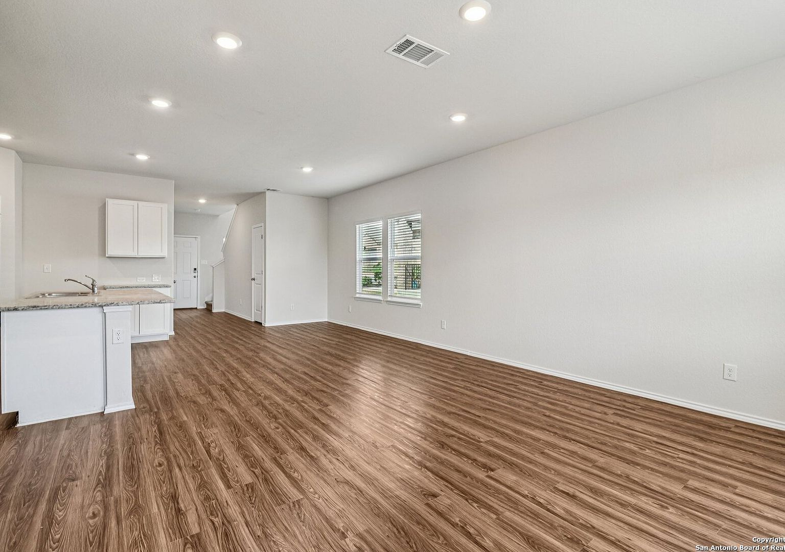 4006 Bay Leaf Loop Von Ormy, TX 78073 - Thumbnail 4